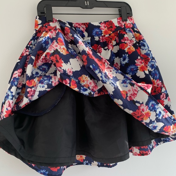 Express Mini Floral Skirt - Picture 3 of 6